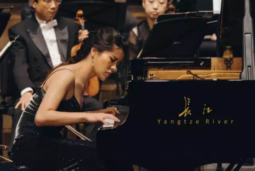 Yangtze piano artist